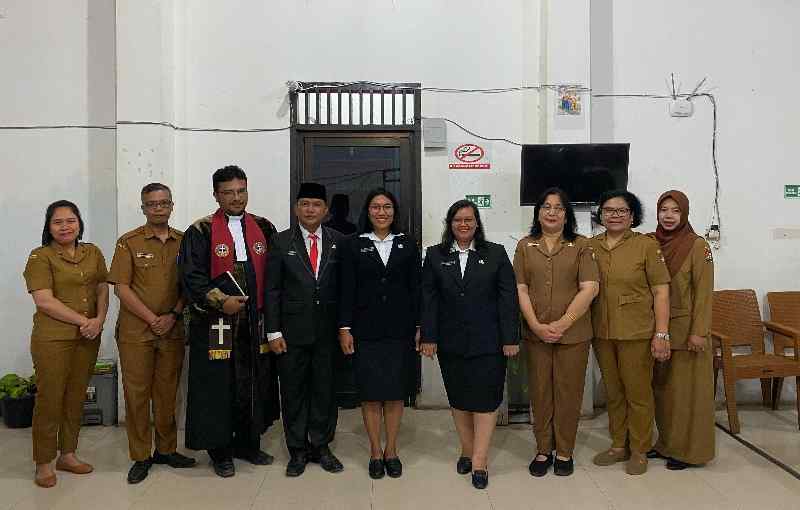 Kadis Dukcapil Karo Susi Swara Lantik Tiga Pejabat Baru Kadis Dukcapil Karo Susi Swara Lantik Tiga Pejabat Baru