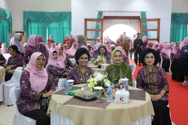 Pembina Ikawati BPN Ibu Nanny Hadi Tjahjanto dan Ibu Riana Sari Hadiri Pertemuan Pembina Ikawati BPN Ibu Nanny Hadi Tjahjanto dan Ibu Riana Sari Hadiri Pertemuan