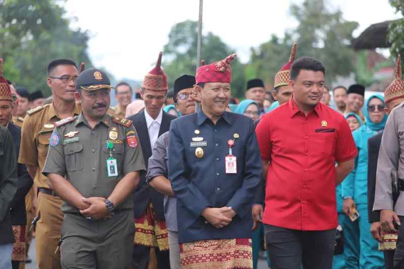 Pj.Sekda Lambar Memimpin Langsung Musrenbang di Kecamatan Batu Ketulis Pj.Sekda Lambar Memimpin Langsung Musrenbang di Kecamatan Batu Ketulis