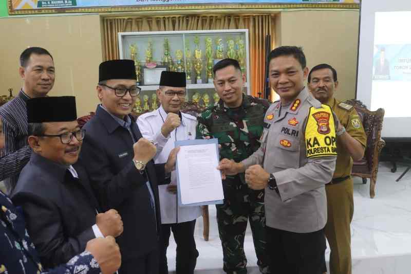 Hadiri Impun Mupakat Pemilu Damai 2024, Dandim Tekankan Falsafah Pancasila Wujudkan Kerukunan Beragama Hadiri Impun Mupakat Pemilu Damai 2024, Dandim Tekankan Falsafah Pancasila Wujudkan Kerukunan Beragama