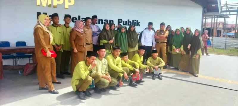 Kunjungi MPP Tubaba, Siswa-siswi MA PSA Istiqomah Islamiyah Disambut Hangat Kepala DPMPTSP Kunjungi MPP Tubaba, Siswa-siswi MA PSA Istiqomah Islamiyah Disambut Hangat Kepala DPMPTSP