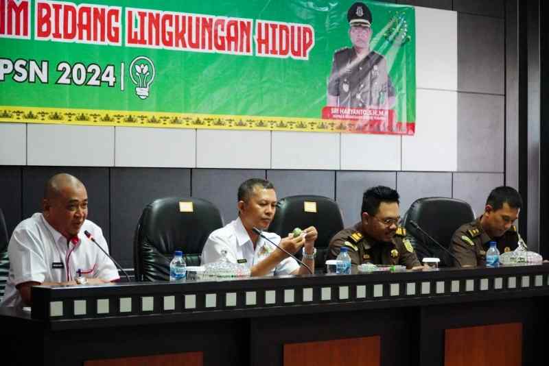 M. Rasidi Membuka Rapat Penyuluhan Hukum Perlindungan dan Pengelolaan Lingkungan Hidup M. Rasidi Membuka Rapat Penyuluhan Hukum Perlindungan dan Pengelolaan Lingkungan Hidup