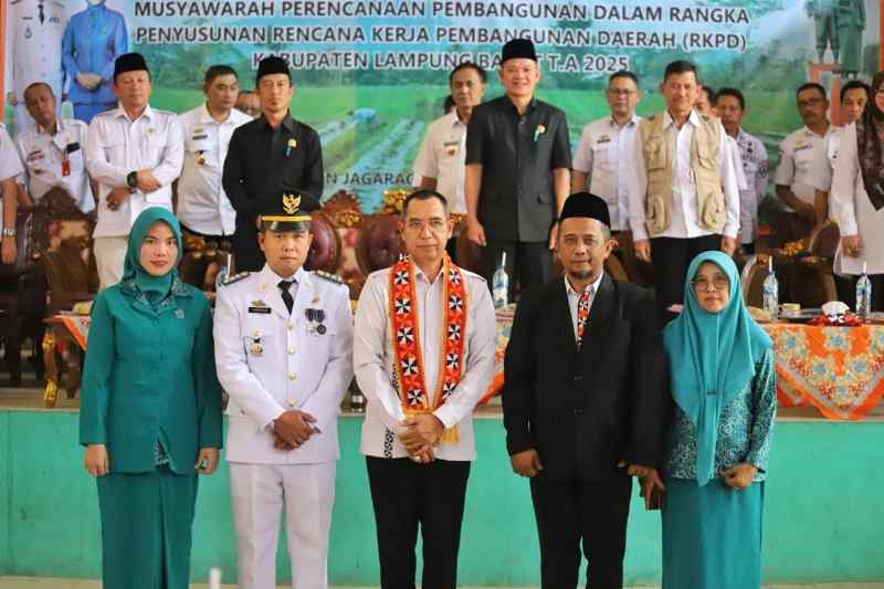 Juremiyudi Resmi Menjabat Sebagai Camat Sukau Menggantikan Galih Joko Purnomo Juremiyudi Resmi Menjabat Sebagai Camat Sukau Menggantikan Galih Joko Purnomo