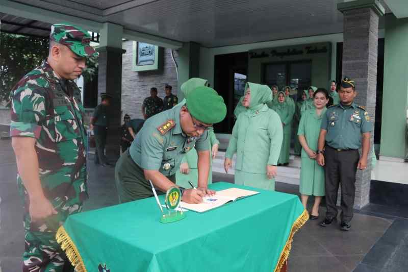 Dandim 0410/KBL Pimpin Tradisi Korp Raport Masuk Satuan dan Purna Tugas Dandim 0410/KBL Pimpin Tradisi Korp Raport Masuk Satuan dan Purna Tugas