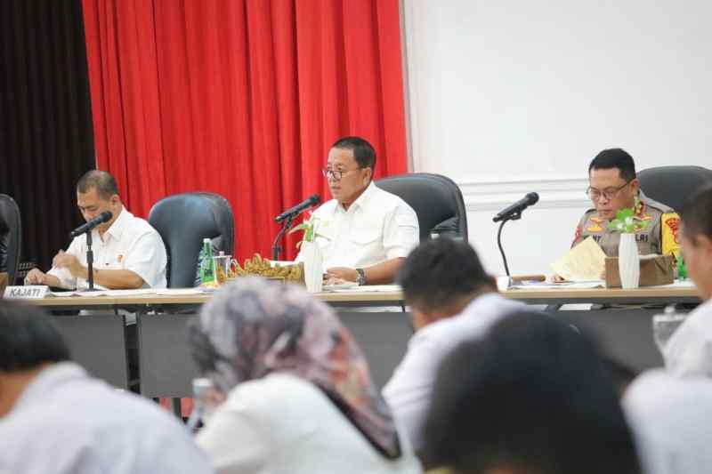 Gubernur Arinal Bersama Forkopimda dan Stakeholder Bersinergi Wujudkan Pemilu Aman dan Siap Antisipasi Bencana Alam Gubernur Arinal Bersama Forkopimda dan Stakeholder Bersinergi Wujudkan Pemilu Aman dan Siap Antisipasi Bencana Alam