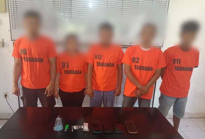 Polsek Perdagangan Memburu Bandar Narkoba, Tangkap 5 Tersangka Sedang Pesta Sabu Polsek Perdagangan Memburu Bandar Narkoba, Tangkap 5 Tersangka Sedang Pesta Sabu