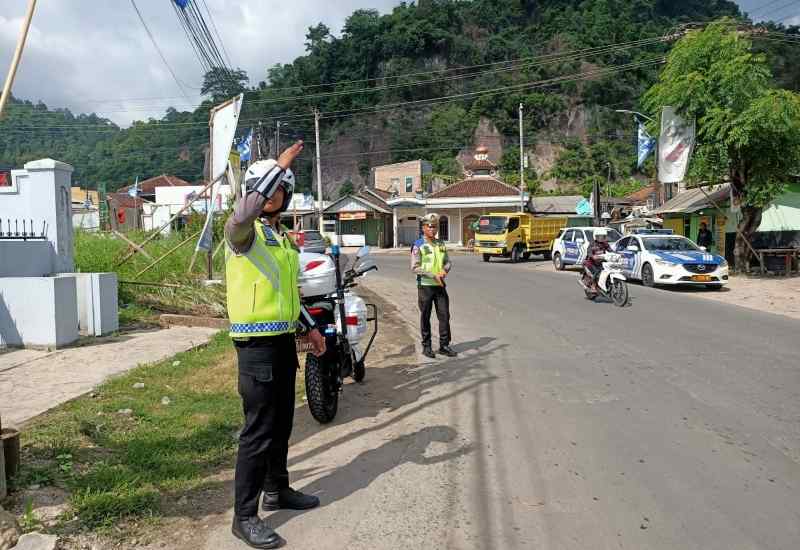 Libur Isra Mi’raj & Perayaan Imlek 2024, Personel Ditempatkan Rawan Kemacetan Hingga Lokasi Wisata Libur Isra Mi’raj & Perayaan Imlek 2024, Personel Ditempatkan Rawan Kemacetan Hingga Lokasi Wisata