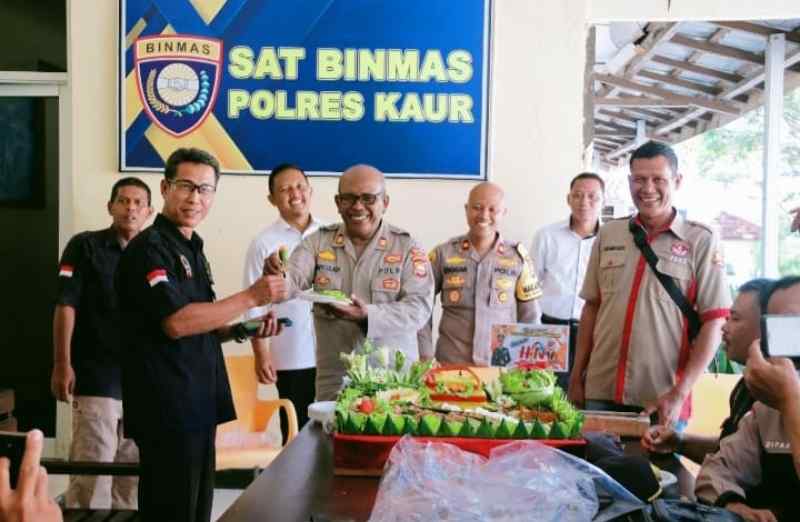 Surprise Kapolres Kaur untuk Hari Pers Nasional ke-79 Surprise Kapolres Kaur untuk Hari Pers Nasional ke-79