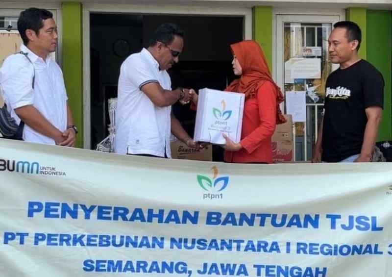 PTPN I Regional 3 Salurkan Bantuan Untuk Korban Banjir di Kab. Demak PTPN I Regional 3 Salurkan Bantuan Untuk Korban Banjir di Kab. Demak