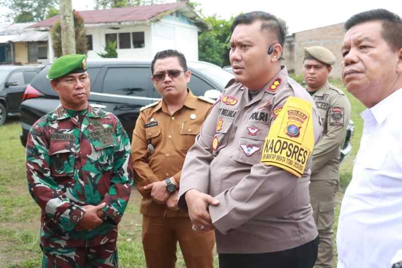 Kapolres dan Forkopimda Simalungun Tinjau Kesiapan TPS Jelang Pemilu 2024 Kapolres dan Forkopimda Simalungun Tinjau Kesiapan TPS Jelang Pemilu 2024