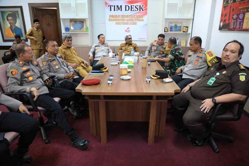 Pejabat Polda Aceh dan Pj Bupati Aceh Utara Pantau Persiapan Final Desk Pemilu Pejabat Polda Aceh dan Pj Bupati Aceh Utara Pantau Persiapan Final Desk Pemilu