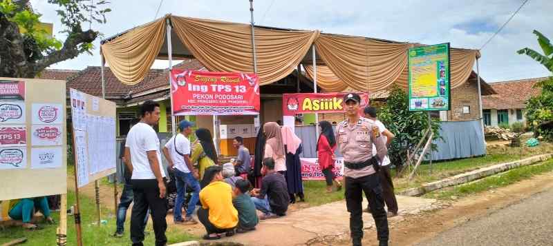 Pastikan Keamanan dan Kelancaran Pemilu 2024, TPS di Pringsewu Dijaga Ketat Aparat Pastikan Keamanan dan Kelancaran Pemilu 2024, TPS di Pringsewu Dijaga Ketat Aparat
