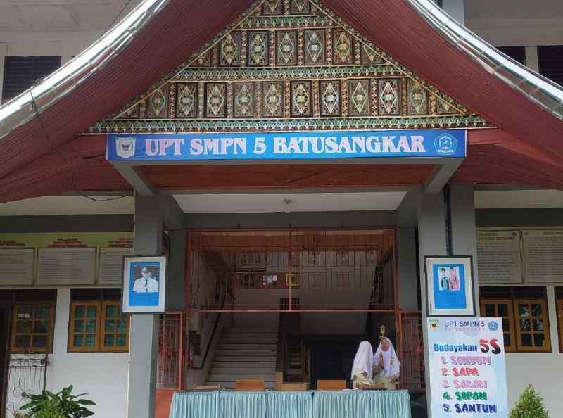 Penggunaan Dana BOSP di SMPN5 Batusangkar Tidak Transparan, Sekdis: Ini Bukan Proyek Penggunaan Dana BOSP di SMPN5 Batusangkar Tidak Transparan, Sekdis: Ini Bukan Proyek