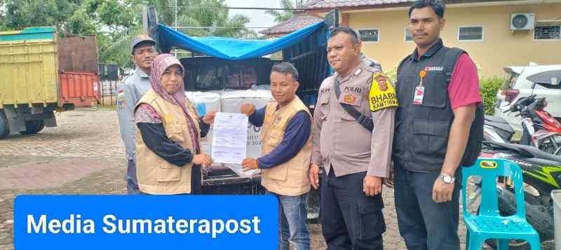 Kertas Suara Pemilu 2024 Sudah Masuk ke Aula Kantor Kecamatan Sekerak Kertas Suara Pemilu 2024 Sudah Masuk ke Aula Kantor Kecamatan Sekerak