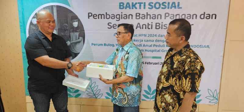 PWI Terima Bantuan Serum Anti Bisa Ular dari RS Siloam Hospitals untuk Warga Badui PWI Terima Bantuan Serum Anti Bisa Ular dari RS Siloam Hospitals untuk Warga Badui