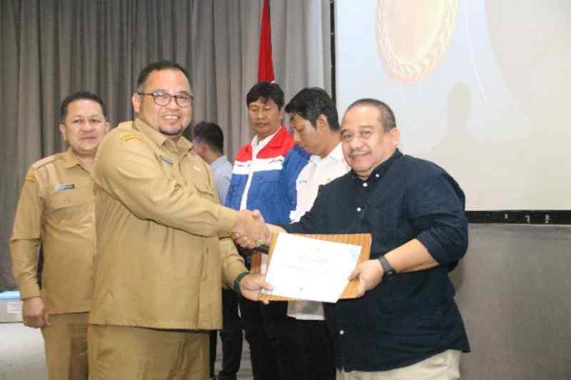 PTPN IV Regional V Sabet Penghargaan Zero Accident dari Pemprov Kalbar PTPN IV Regional V Sabet Penghargaan Zero Accident dari Pemprov Kalbar