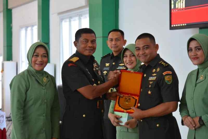 Brigjen TNI Iwan Ma’ruf Zainudin Pimpin Sertijab Tiga Dandim Jajaran Korem 043/Gatam Brigjen TNI Iwan Ma’ruf Zainudin Pimpin Sertijab Tiga Dandim Jajaran Korem 043/Gatam