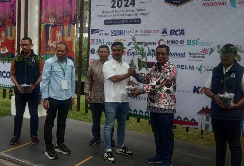 PWI Lampung Bersama PWI Pusat Serahkan 10.000 Bibit Pohon ke Ancol PWI Lampung Bersama PWI Pusat Serahkan 10.000 Bibit Pohon ke Ancol