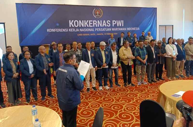 PWI Pusat Periode 2023-2028 Resmi Dikukuhkan Ketua Umum Hendri CH Bangun PWI Pusat Periode 2023-2028 Resmi Dikukuhkan Ketua Umum Hendri CH Bangun
