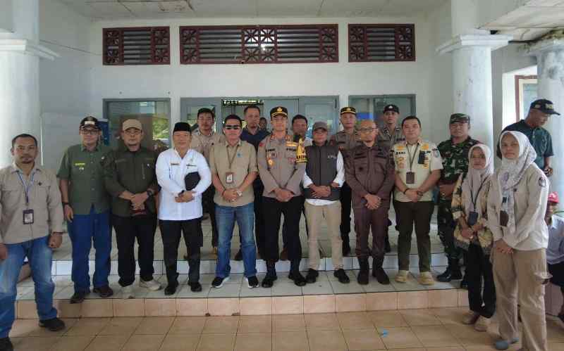 Polres Kaur Patroli Gabungan Pantau Rekapitulasi Tingkat PPK Di 8 Kecamatan Polres Kaur Patroli Gabungan Pantau Rekapitulasi Tingkat PPK Di 8 Kecamatan