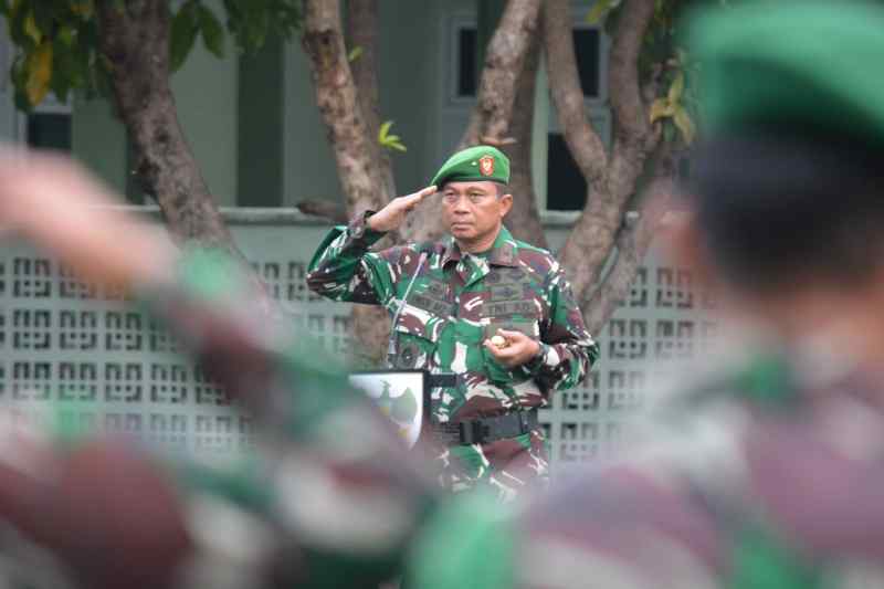 Pimpin Upacara Bulanan, Danrem 043/Gatam Bacakan Amanat Kasad Pimpin Upacara Bulanan, Danrem 043/Gatam Bacakan Amanat Kasad