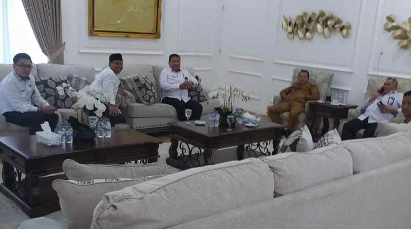 Diduga Bupati Tutup Mata, Tidak Peduli Dengan Penderitan Rakyatnya Yang Dirampok Diduga Bupati Tutup Mata, Tidak Peduli Dengan Penderitan Rakyatnya Yang Dirampok