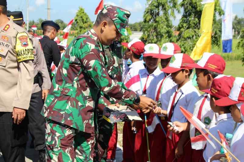 Pembukaan TMMD Sengkuyung, Dandim 0703/Cilacap Bersama Pj. Bupati Bagikan Coklat Pembukaan TMMD Sengkuyung, Dandim 0703/Cilacap Bersama Pj. Bupati Bagikan Coklat