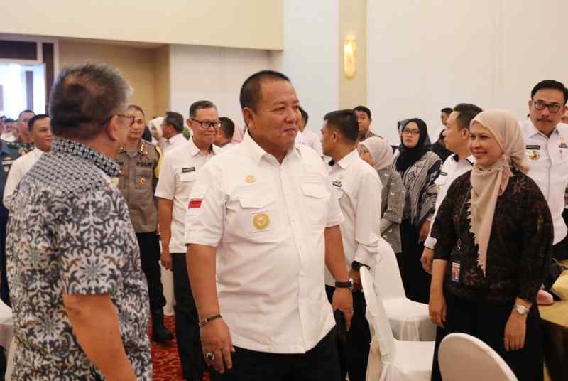 Gubernur Minta TPID Jaga Ketersediaan dan Stabilitas Harga Kebutuhan Pokok Strategis Gubernur Minta TPID Jaga Ketersediaan dan Stabilitas Harga Kebutuhan Pokok Strategis