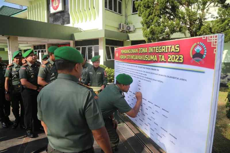 Komitmen Prajurit, Wujudkan Wijayakusuma Wilayah Bebas Korupsi Komitmen Prajurit, Wujudkan Wijayakusuma Wilayah Bebas Korupsi