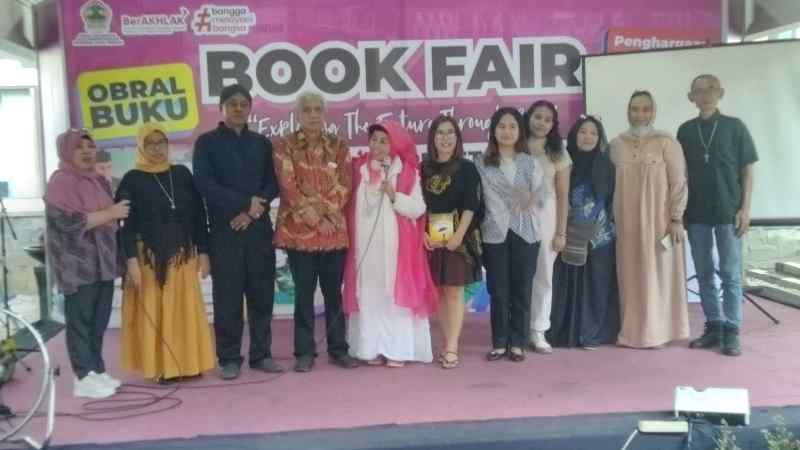 Satupena Jateng Menggebrak Gelar Parade Baca Puisi Kebangsaan Satupena Jateng Menggebrak Gelar Parade Baca Puisi Kebangsaan