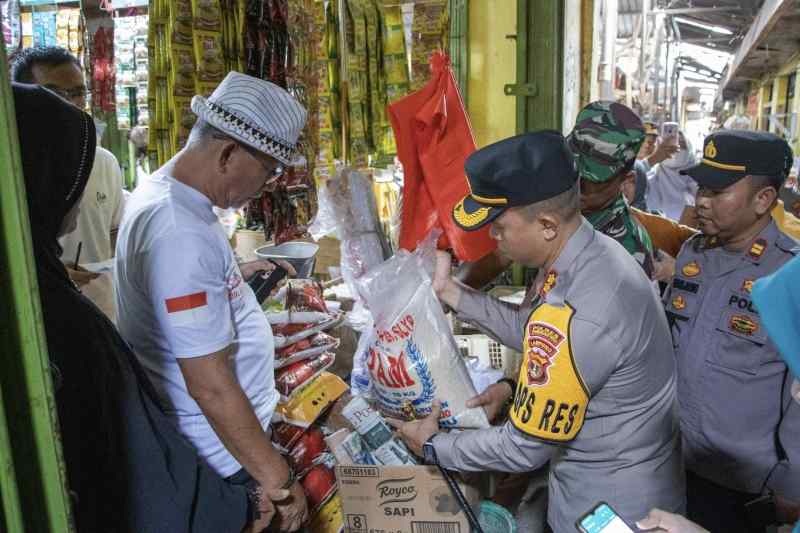 TNI-Polri dan Pemda Pringsewu Cek Ketersediaan Bahan Pokok Jelang Ramadhan TNI-Polri dan Pemda Pringsewu Cek Ketersediaan Bahan Pokok Jelang Ramadhan