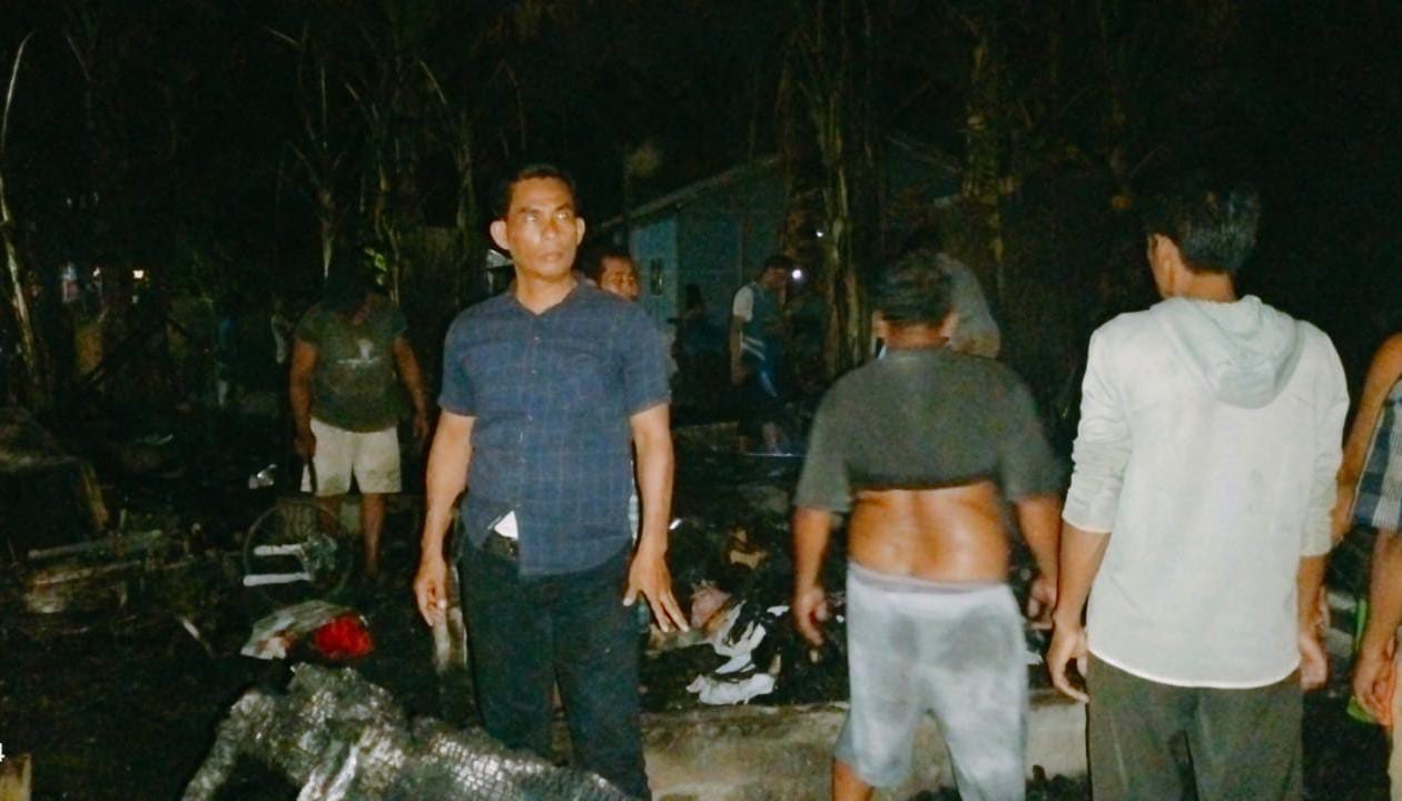 Kebakaran Rumah di Dusun I Desa Bogak Besar, Polsek Teluk Mengkudu Tindak Cepat Kebakaran Rumah di Dusun I Desa Bogak Besar, Polsek Teluk Mengkudu Tindak Cepat