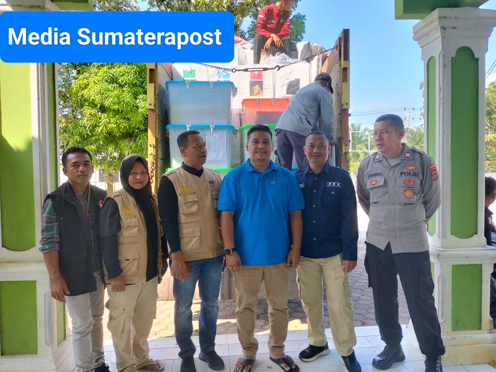 Hasil Rekapitulasi Penghitungan Suara Pleno Selesai Bergeser ke Gudang KIP Aceh Tamiang Hasil Rekapitulasi Penghitungan Suara Pleno Selesai Bergeser ke Gudang KIP Aceh Tamiang