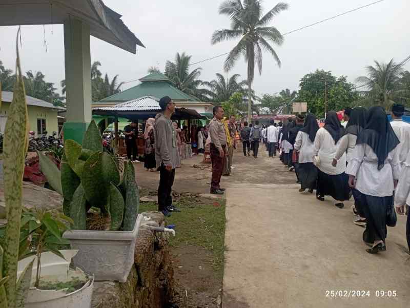 Polsek Perdagangan Hadiri MTQ, Ajak Masyarakat Jaga Persatuan Pasca Pemilu Polsek Perdagangan Hadiri MTQ, Ajak Masyarakat Jaga Persatuan Pasca Pemilu