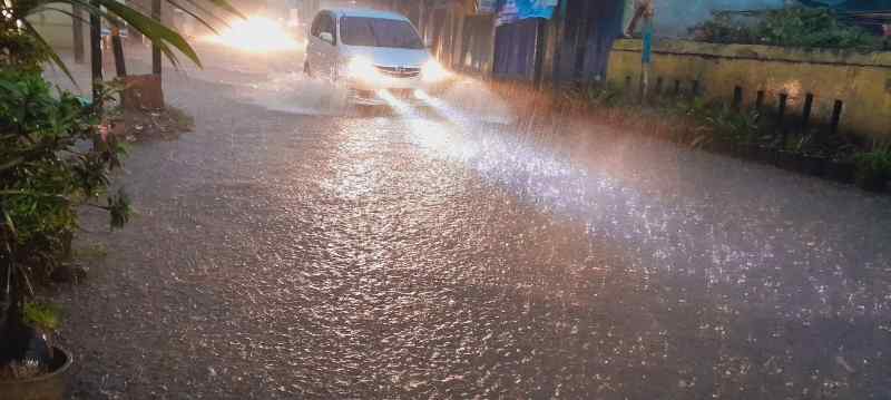 Hujan Dengan Intensitas Tinggi, Kawasan Enggal Dilanda Banjir Hujan Dengan Intensitas Tinggi, Kawasan Enggal Dilanda Banjir