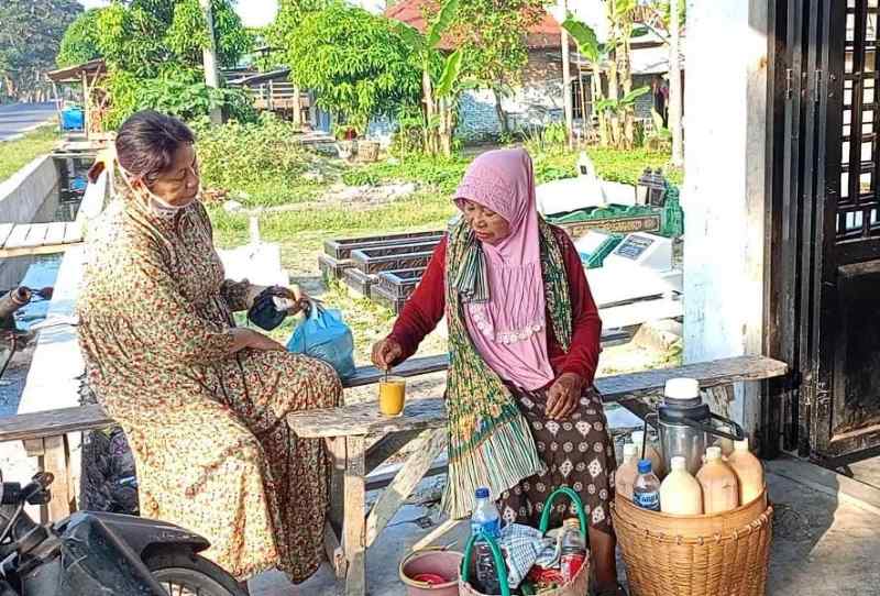 Perjalanan Sejati Nek Paijem Penjual Jamu Gendong Selama 30 Tahun Perjalanan Sejati Nek Paijem Penjual Jamu Gendong Selama 30 Tahun