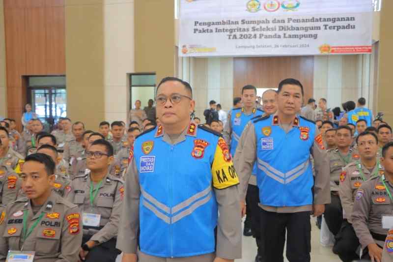 Kapolda Gelar Pengambilan Sumpah dan Penandatanganan Pakta Integritas Dikbangum Polri 2024 Kapolda Gelar Pengambilan Sumpah dan Penandatanganan Pakta Integritas Dikbangum Polri 2024