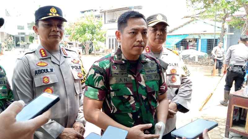 Dandim 0410/KBL Tinjau Perbaikan Tanggul Jebol Akibat Banjir Dandim 0410/KBL Tinjau Perbaikan Tanggul Jebol Akibat Banjir