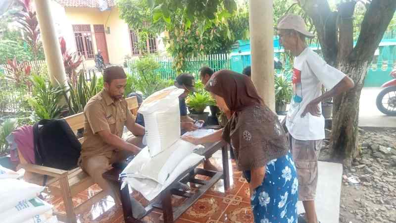 Harga Beras Tinggi, 634 KPM di Desa Bagelen Dapat Bantuan Pangan Beras Tahap II Harga Beras Tinggi, 634 KPM di Desa Bagelen Dapat Bantuan Pangan Beras Tahap II