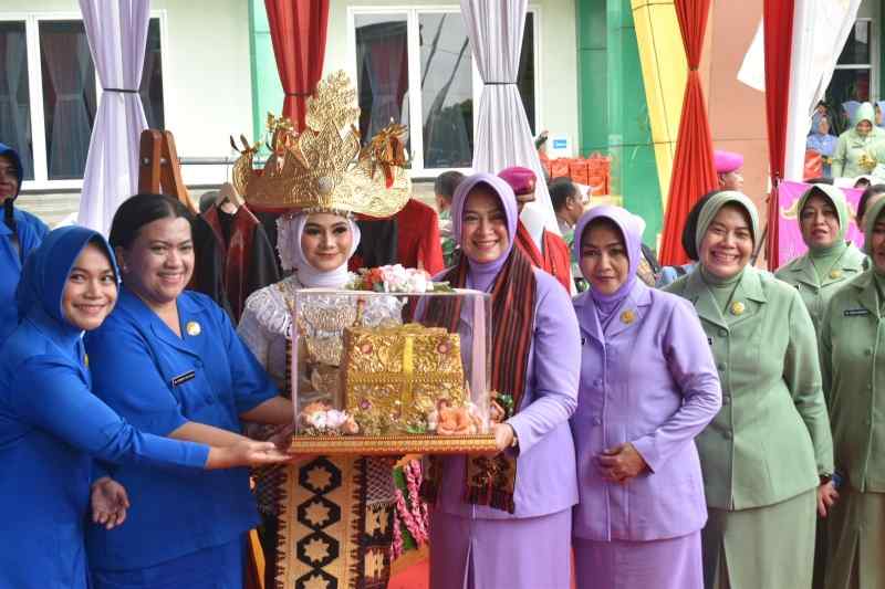 Tatap Muka Ketum Dharma Pertiwi, Jaga Nama Baik TNI, Hormati & Dampingi Suami Dimanapun Bertugas Tatap Muka Ketum Dharma Pertiwi, Jaga Nama Baik TNI, Hormati & Dampingi Suami Dimanapun Bertugas