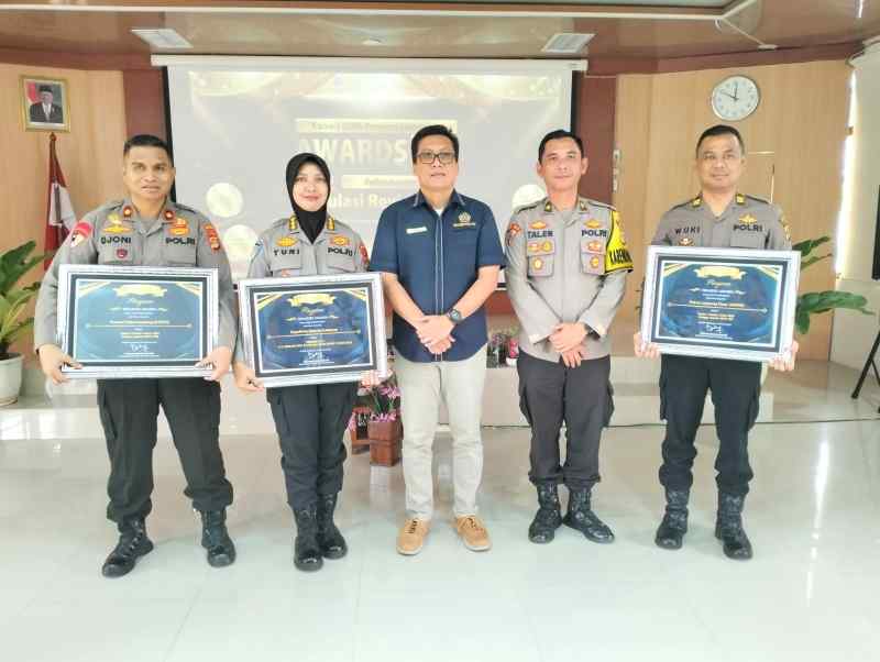 Bidkeu Polda Lampung Terima Award Dalam Treasury Awards Kanwil DJPb Provinsi Lampung Bidkeu Polda Lampung Terima Award Dalam Treasury Awards Kanwil DJPb Provinsi Lampung