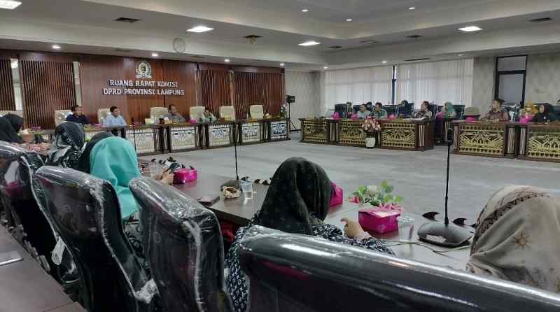 Mingrum Gumay Siap Menyerap Aspirasi dan Keluhan Para Guru Honorer Mingrum Gumay Siap Menyerap Aspirasi dan Keluhan Para Guru Honorer