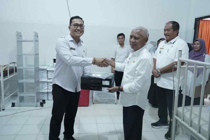 Bupati Asahan Serahkan Alkes Di UPTD Puskesmas Aek Songsongan Bupati Asahan Serahkan Alkes Di UPTD Puskesmas Aek Songsongan