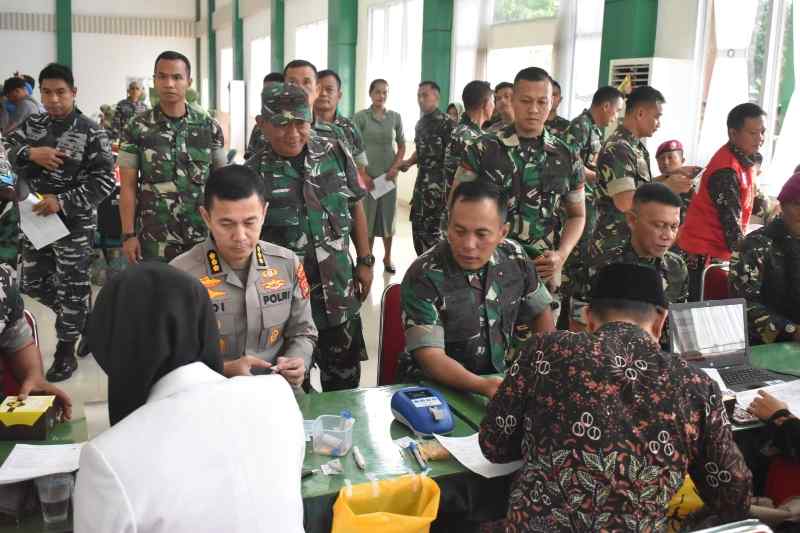 Sambut HUT Ke-78, Persit KCK Koorcab Rem 043 PD II/Sriwijaya Gelar Donor Darah Sambut HUT Ke-78, Persit KCK Koorcab Rem 043 PD II/Sriwijaya Gelar Donor Darah
