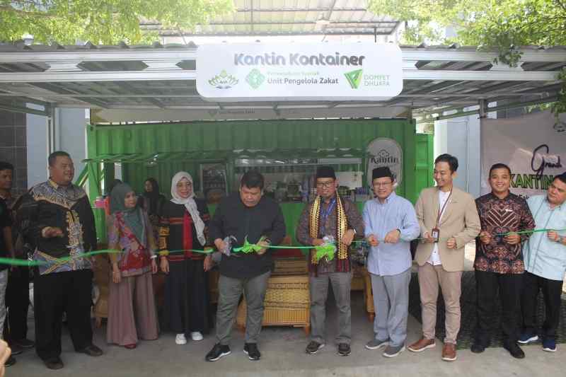 Grand Launching Kantin Kontainer FEBI UIN RIL: Berdayakan Mahasiswa Dhuafa Grand Launching Kantin Kontainer FEBI UIN RIL: Berdayakan Mahasiswa Dhuafa