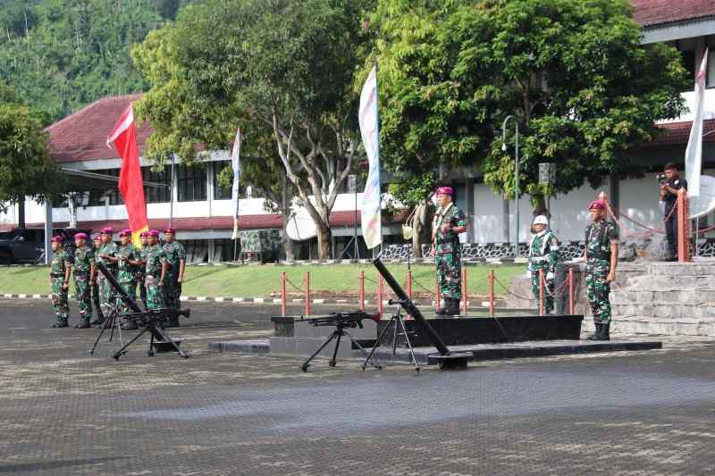 Apel Khusus dan Taklimat Awal Komandan Brigif 4 Mar/BS Apel Khusus dan Taklimat Awal Komandan Brigif 4 Mar/BS