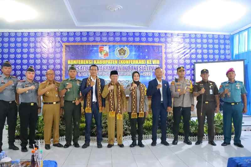Kabid Humas Polda Lampung Hadiri Konferkab VIII PWI Lampung Utara Kabid Humas Polda Lampung Hadiri Konferkab VIII PWI Lampung Utara