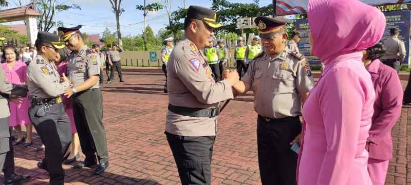 Kapolres Pimpin Upacara Kenaikan Pangkat dan Pelepasan Purnabakti di Polres Simalungun Kapolres Pimpin Upacara Kenaikan Pangkat dan Pelepasan Purnabakti di Polres Simalungun