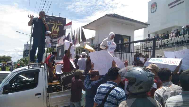 AMPP Pesawaran Minta Ketua Bawaslu Dicopot dari Jabatannya AMPP Pesawaran Minta Ketua Bawaslu Dicopot dari Jabatannya