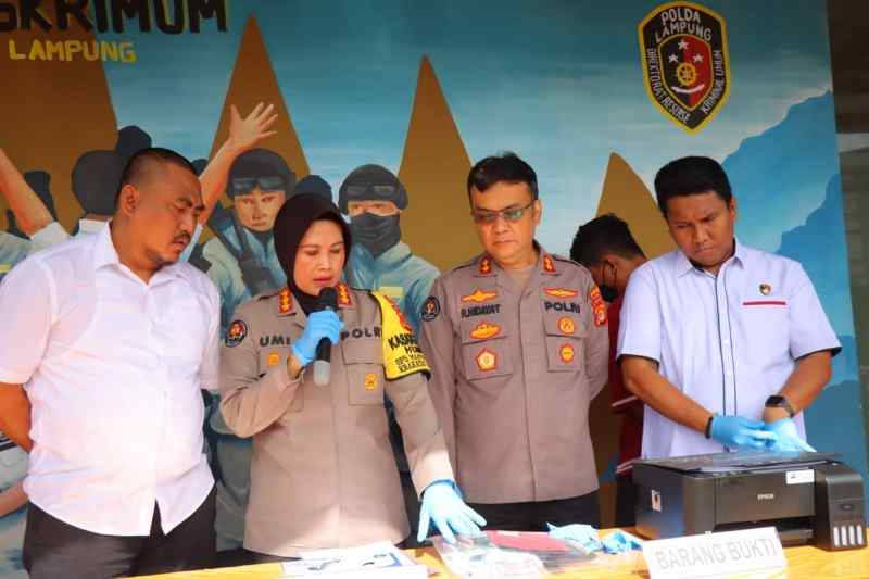 Ditreskrimum Polda Lampung Berhasil Ungkap Pelaku Peredaran Uang Palsu Ditreskrimum Polda Lampung Berhasil Ungkap Pelaku Peredaran Uang Palsu